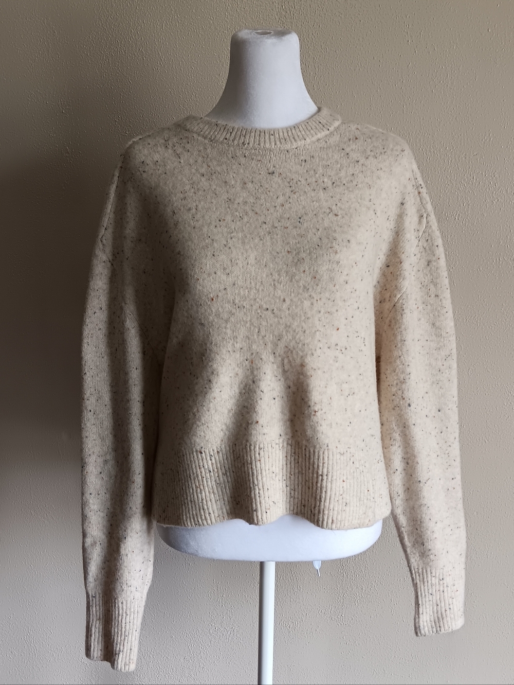Universal Thread Cream Speckled Crewneck Classic Sweater Sz Medium, Neutral
